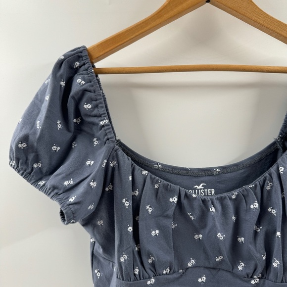 Hollister Steel Blue Floral Puffed Short Sleeve Top – Size Medium - Picture 2 of 7